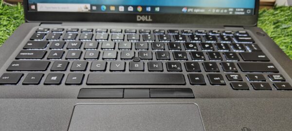 Refurbished DELL Latitude 5400 Intel Core i5 8th Generation Touch Laptop - Image 3